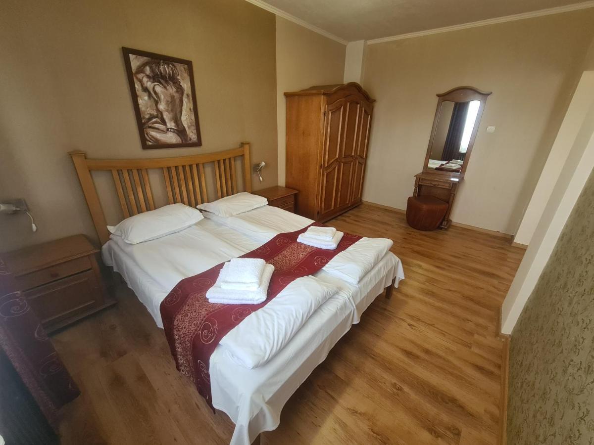 Complex Brashlyan Hotel Tryavna Exterior photo