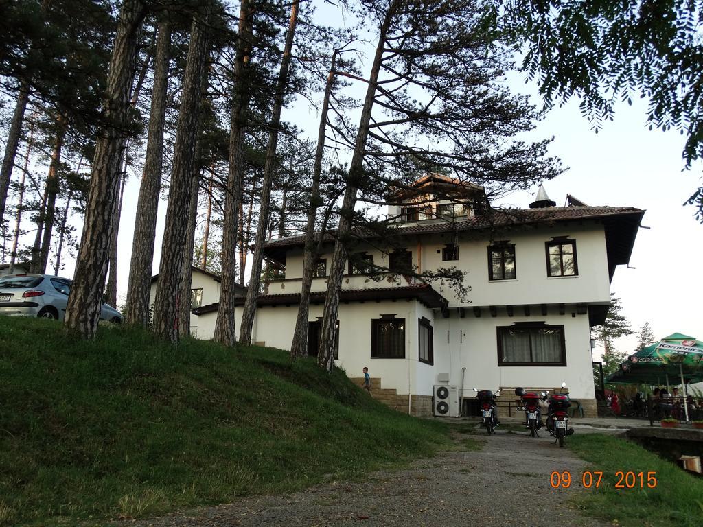 Complex Brashlyan Hotel Tryavna Exterior photo
